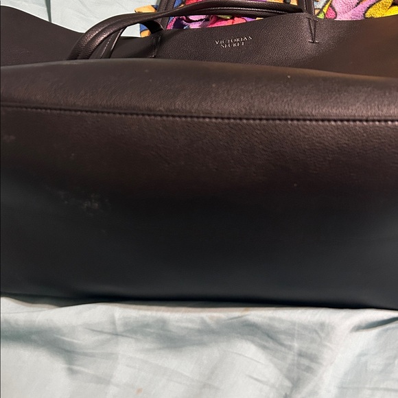 Victoria's Secret Black Leather Travel Bag few scratches outside. Good condition - Picture 9 of 12